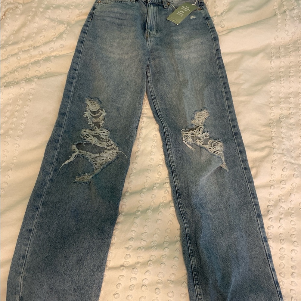 New with Tags - loose high waisted jeans, fit like a size 0-2